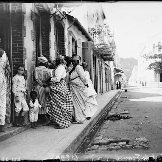 Groupe de femmes à Fort-de-France, 1899 - André Salles