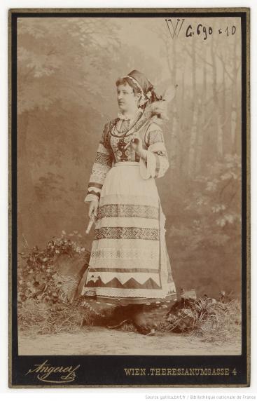 Photographies de costumes féminins de l’empire austro-hongrois, Croatie – après 1879