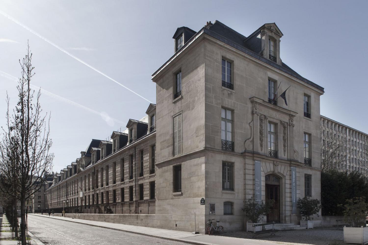 La Bibliothèque de l’Arsenal, avec la rue de Sully, la place du Père Teilhard de Chardin et le projet Mixité boulevard Morland - - ©Thierry Ardouin/Tendance Floue - BnF