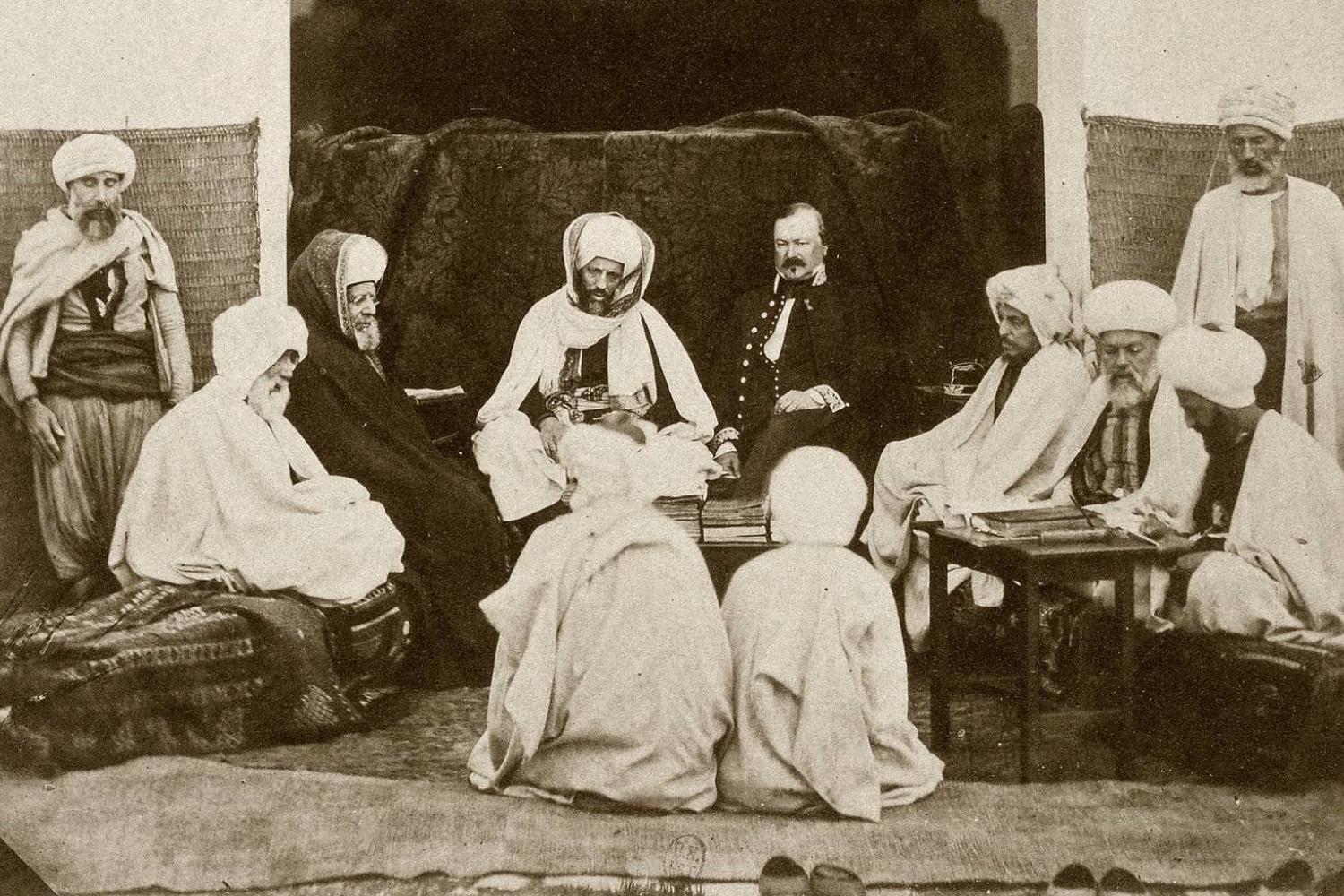 Midjelès, tribunal supérieur musulman – M. Laporte, chef du bureau arabe civil. Alger - - Recueil. Colonisation française de l'Algérie et voyage de Napoléon III en 1865 – BnF