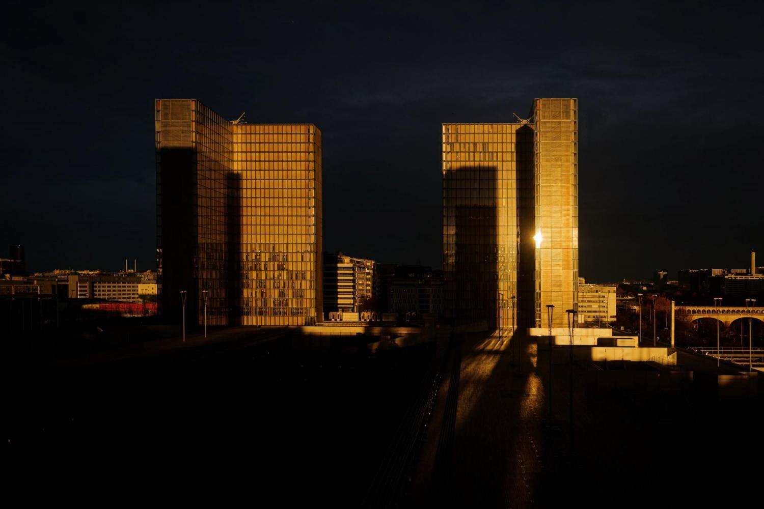 Esplanade du site François-Mitterrand de nuit -  - © Élie Ludwig / BnF