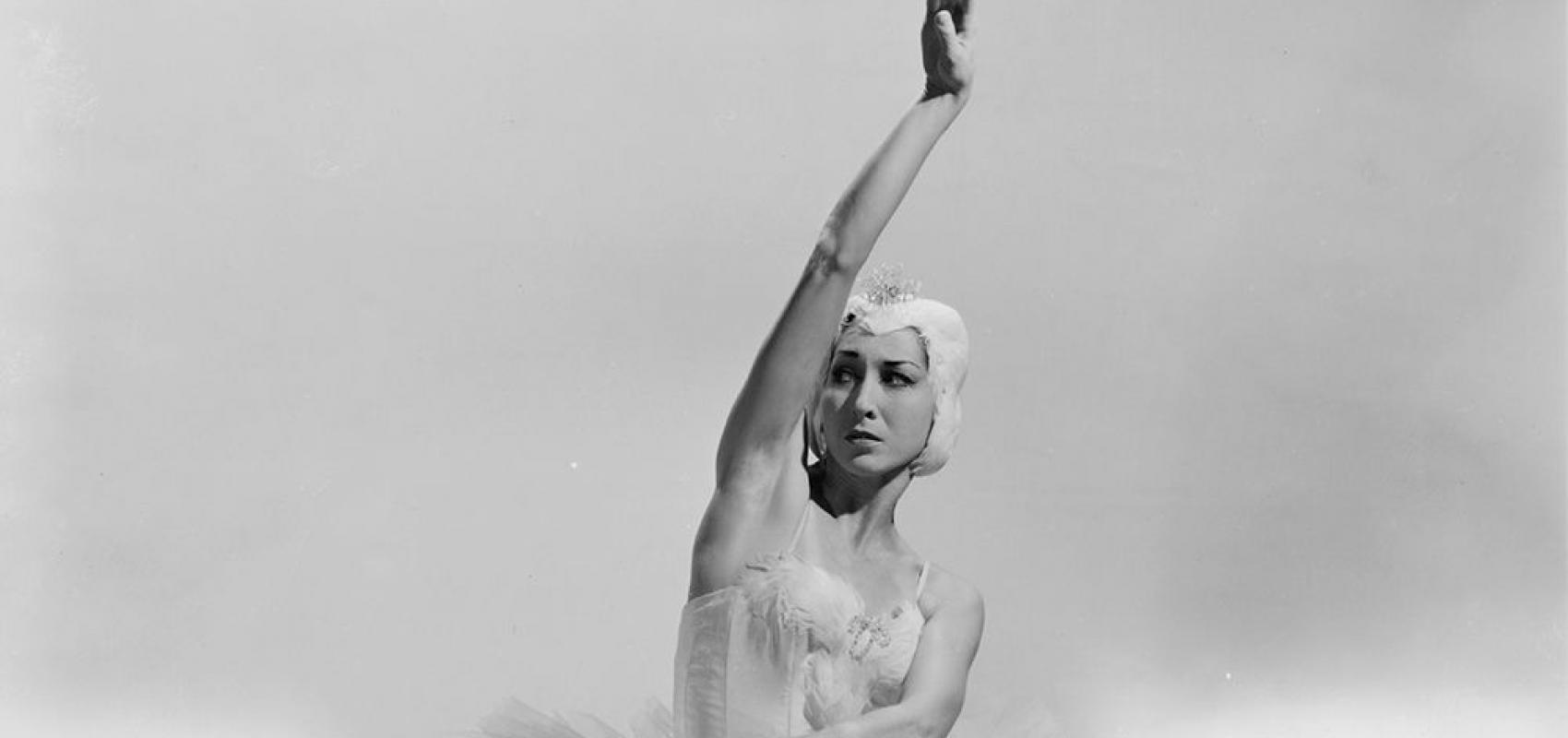 Nina Vyroubova dans La Mort du cygne, 1949 -  - Photographie de Maurice Seymour