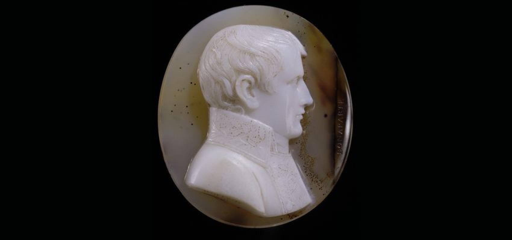 Romain Jeuffroy, Napoléon Bonaparte, buste de profil, à droite, avec l'habit de premier Consul, camée, 1801 - - BnF, département des Monnaies, médailles et antiques,