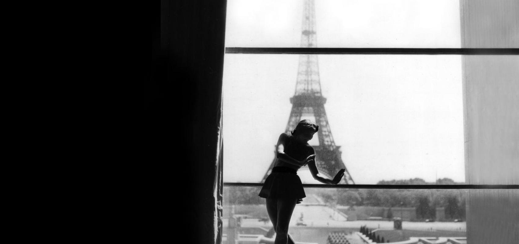 Janine Solane dans le grand foyer du palais de Chaillot, vers 1940.(c) DR - Janine Solane dans le grand foyer du palais de Chaillot, vers 1940.(c) DR - Janine Solane dans le grand foyer du palais de Chaillot, vers 1940.(c) DR