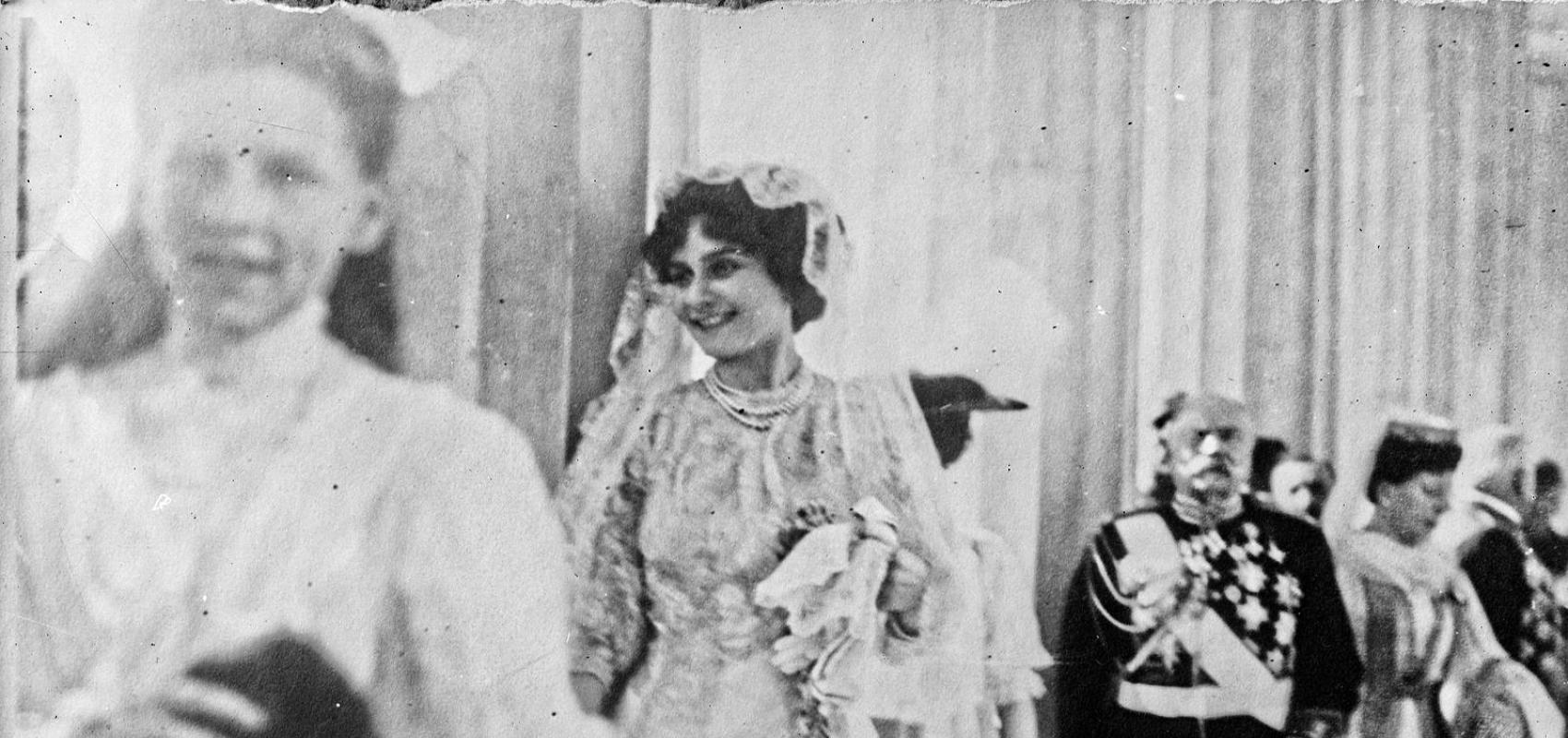 Marie Bonaparte au Mariage du roi de Grèce à Athènes - 12 décembre 1907 - BnF, département des Estampes et de la photographie