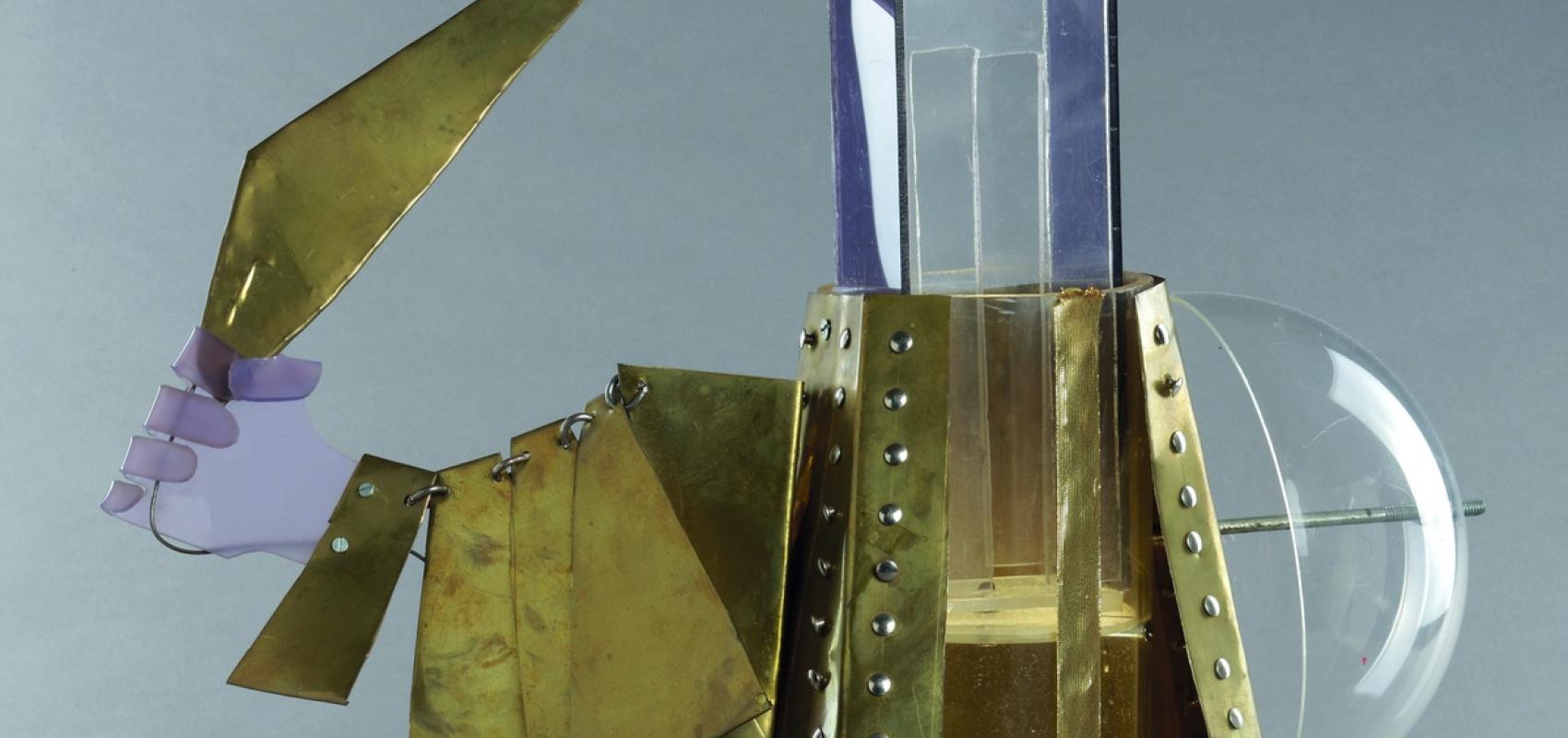 Dom Carlos, frère d'Elvire, marionnette pour Dom Juan de Molière par la Compagnie Dominique Houdart-Jeanne Heuclin, 1976, plexiglas, résine translucide, fer. Département des Arts du spectacle - - BnF