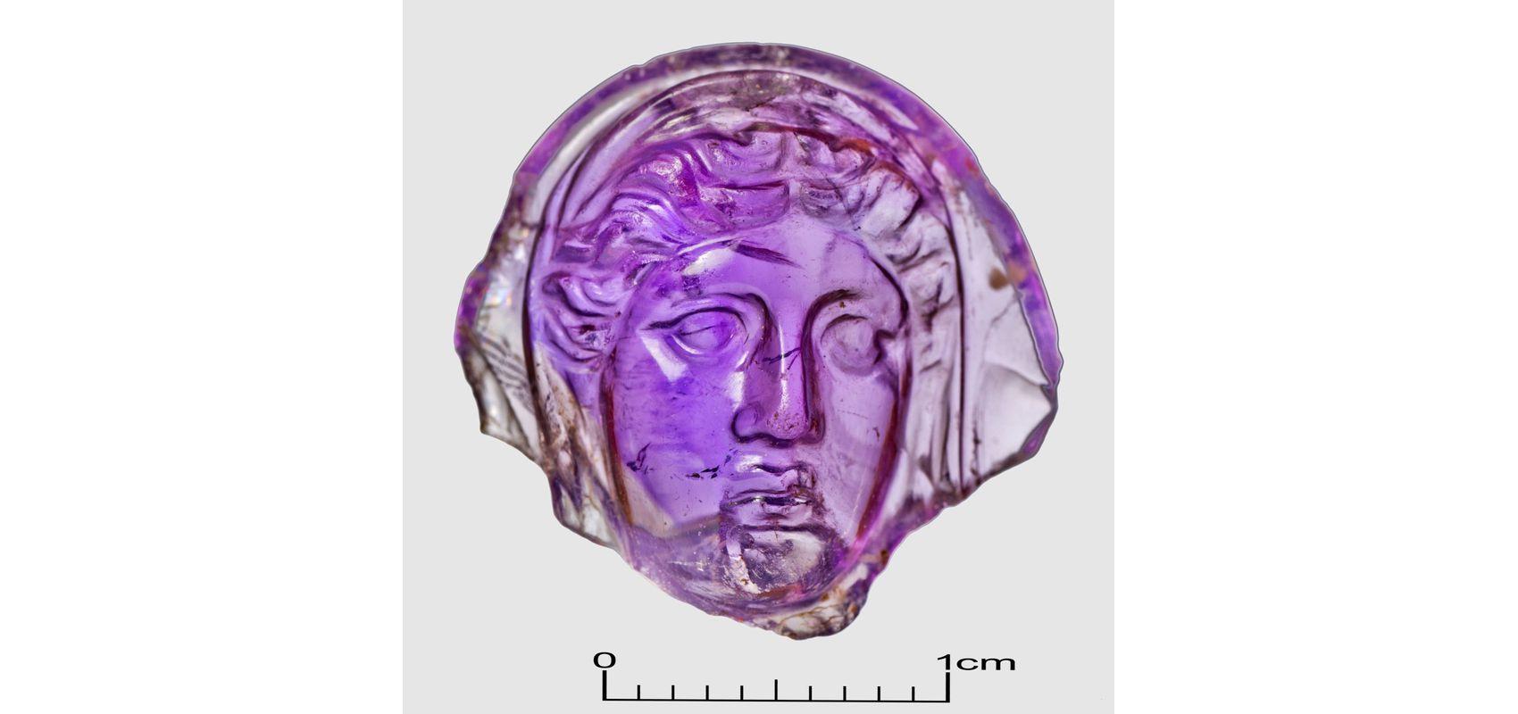 Camée (fragment) – Arsinoé II assimilée à Héra ou Aphrodite - 1er quart IIIe siècle av JC - BnF, département des Monnaies, médailles et antiques