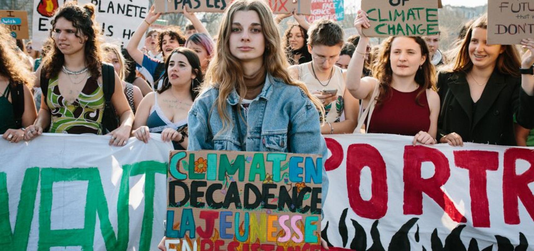 Marche pour le climat du 25 mars 2022 à Paris, suite à l'appel de Youth for Climate France pour rappeler l'importance des enjeux climatiques en période électorale. - - © Philippe Labrosse / Grande Commande photojournalisme