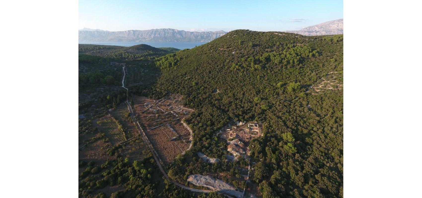 Vue par drone de la villa romaine de Bunje sur l’île de Brac, Croatie - - © Photo Emmanuel Botte