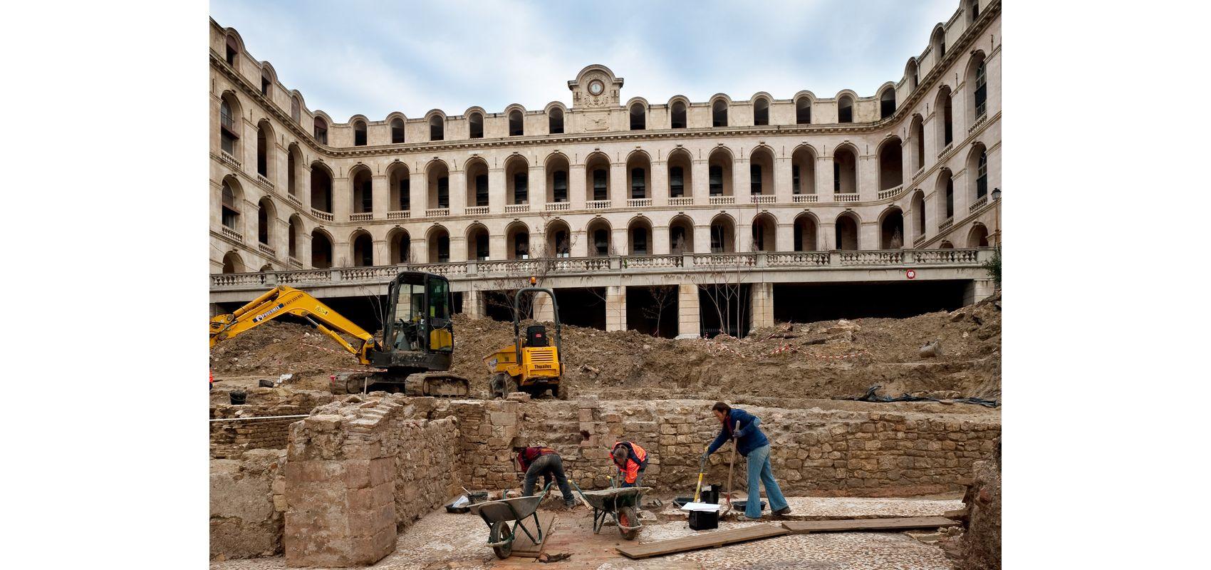 Fouille d'un bâtiment romain au pied de l'Hôtel-Dieu de Marseille - - © Photo Denis Glicksman, Inrap