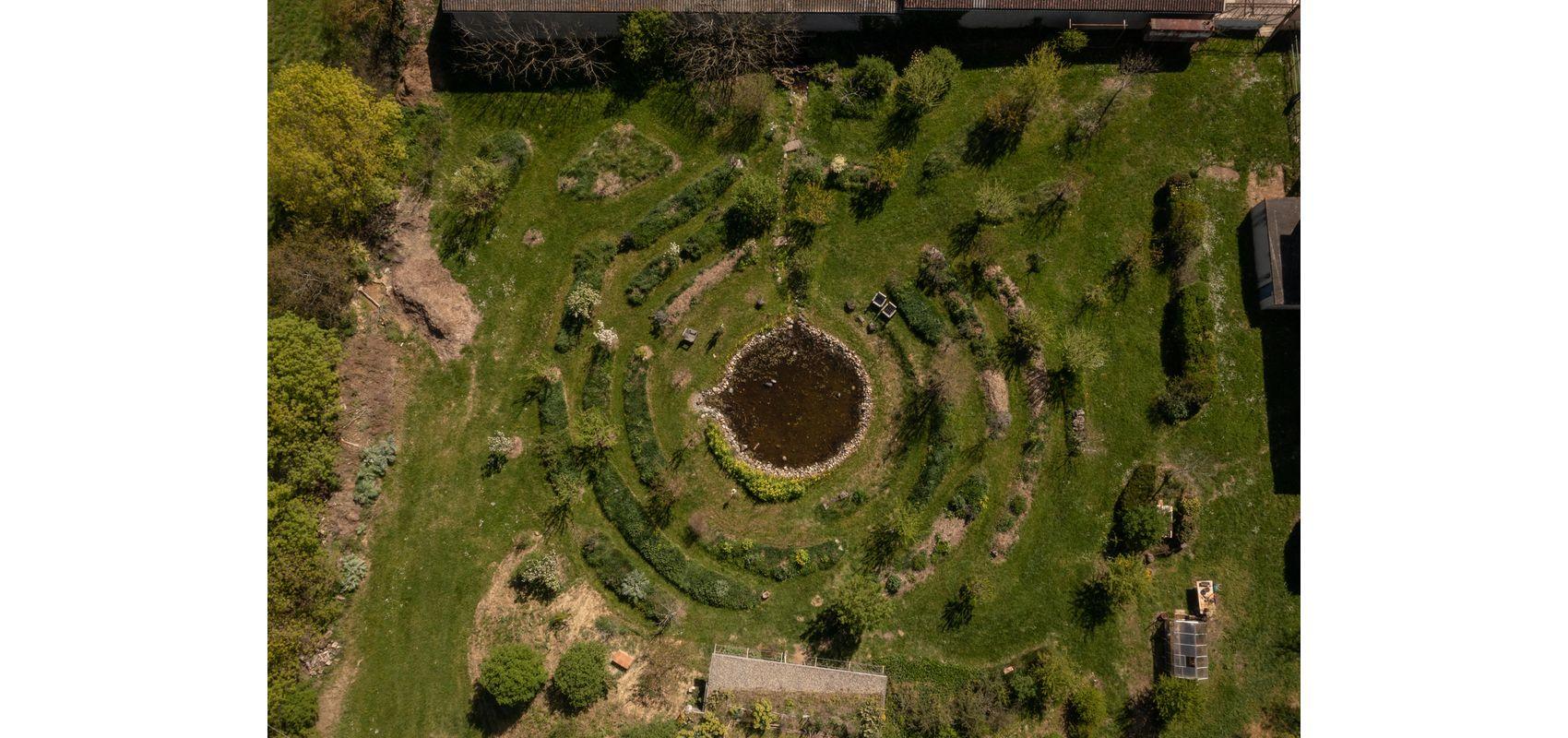 Vue du jardin « La Nourrice » créé par Olivier Nattes, à Aubiet (32) - - © photographie Isabelle Souriment