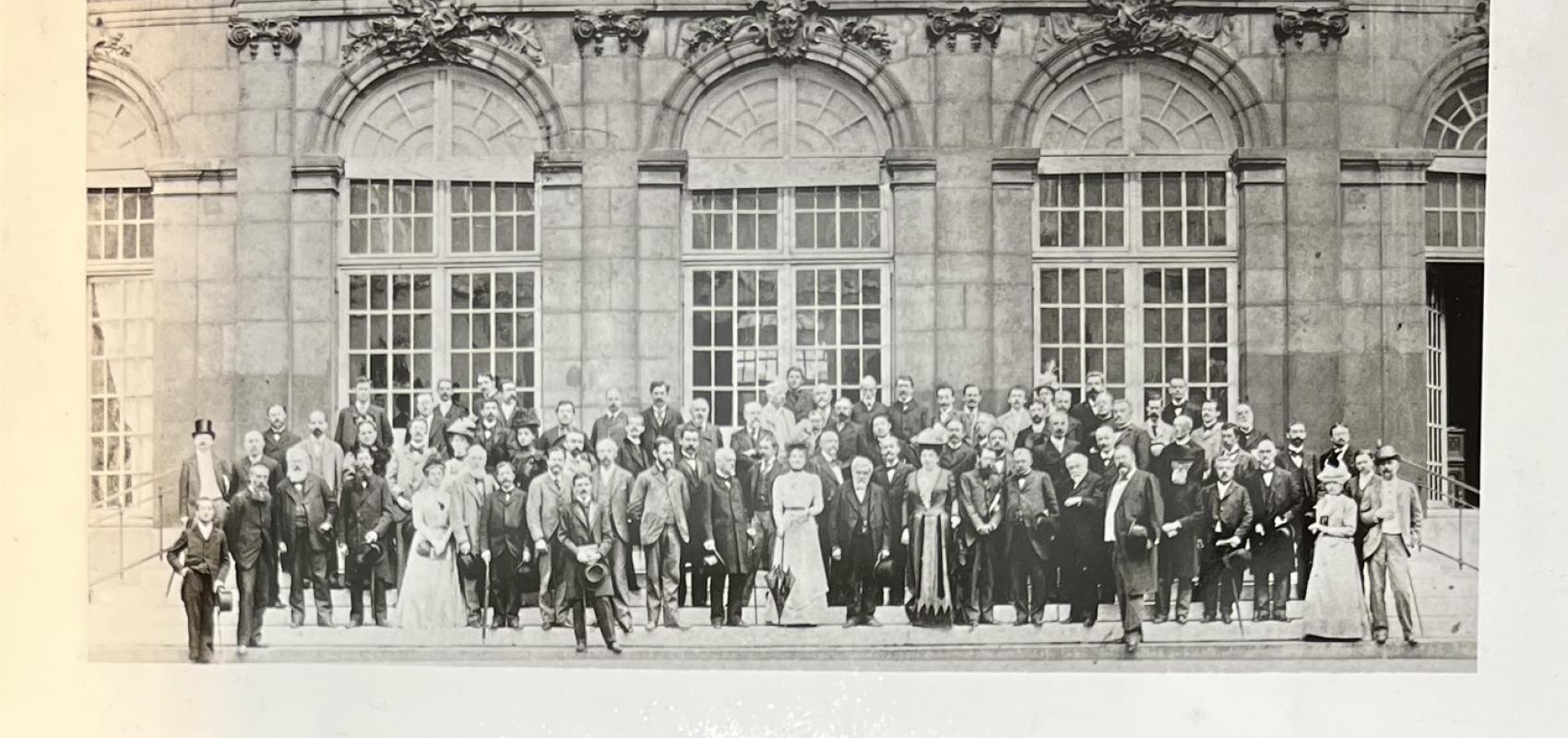 Personnel de la Bibliothèque à l'époque de Léopold Delisle, administrateur général de 1874 à 1905 - - Photo BnF
