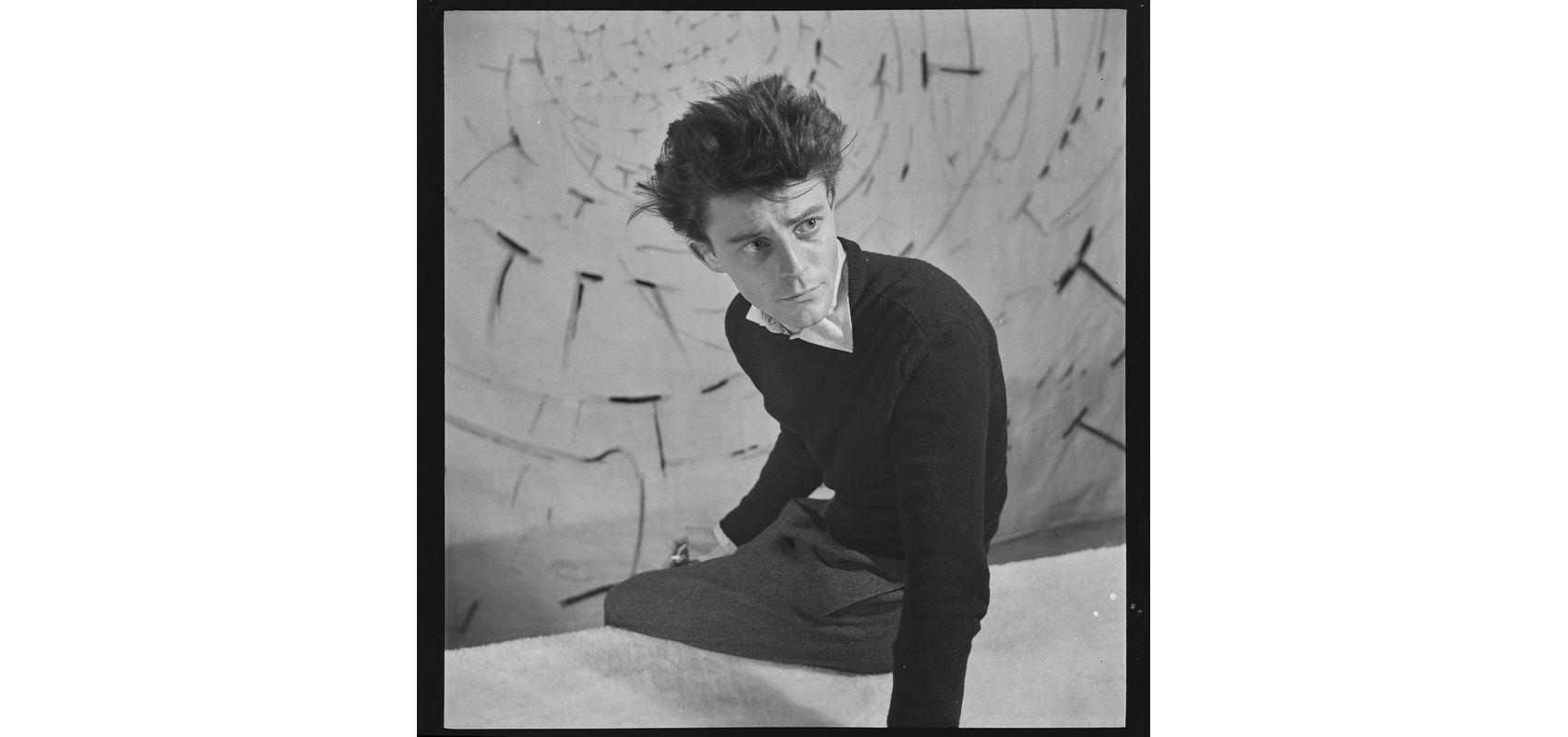 Gérard Philippe dans « Les épiphanies » de Henri Pichette - 1947 - © Photographie Henri George – BnF, département des Arts du spectacle, NEG-PHO-4 (467)