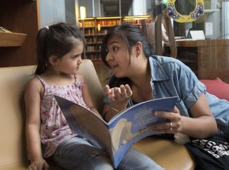 Lecture en salle I avec enfant