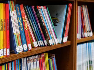 Bande dessinées en libre accès dans la salle Ovale