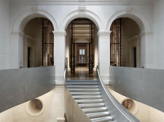 Escalier d'accès au musée, Hall Vivienne