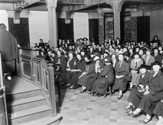 Grève des midinettes, meeting des modistes