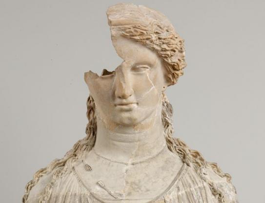 Buste féminin paré