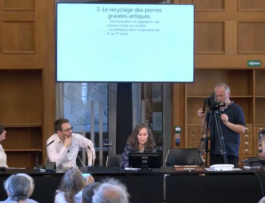 Recyclez dans l’Antiquité : bijoux, vases et monnaies