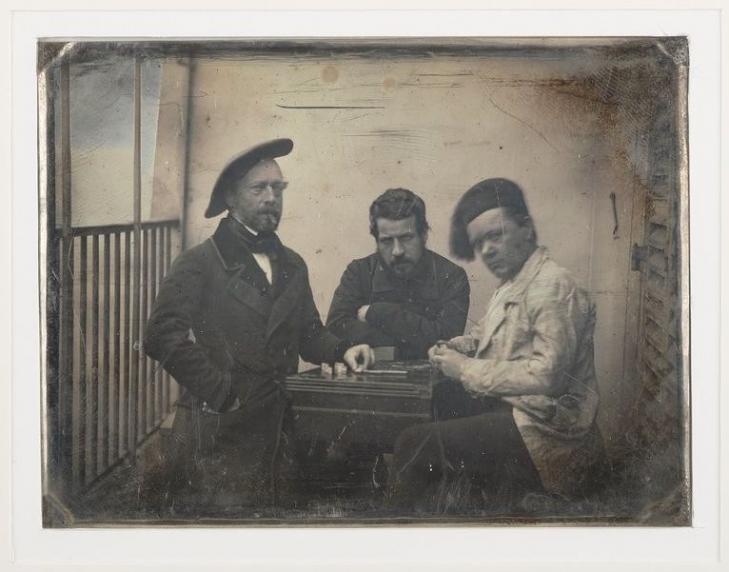 Groupe jouant aux dominos sur une terrasse. Daguerréotype attribué à Auguste Mestral et Gustave Le Gray , 1847