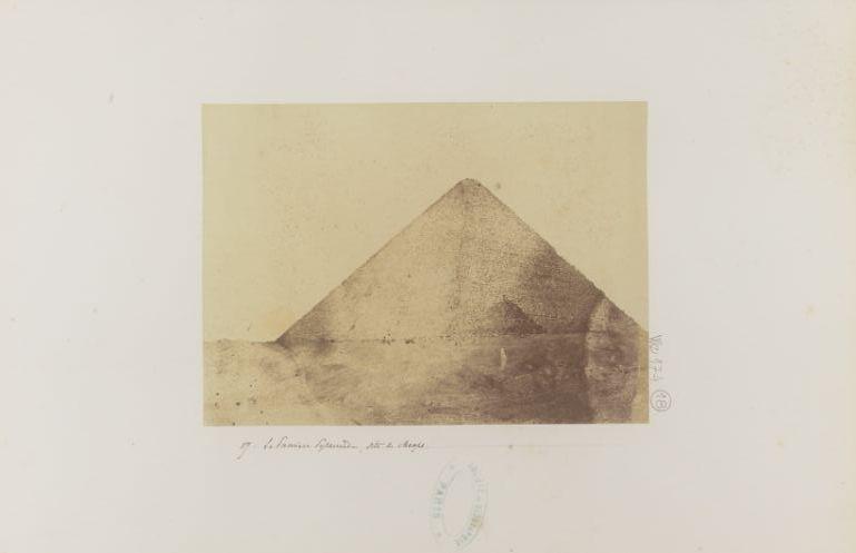 La première pyramide, dite de Cheops. Dans Voyage en Egypte, en Nubie et en Syrie. Maxime Du Camp. 1849-1850. Photographie. 