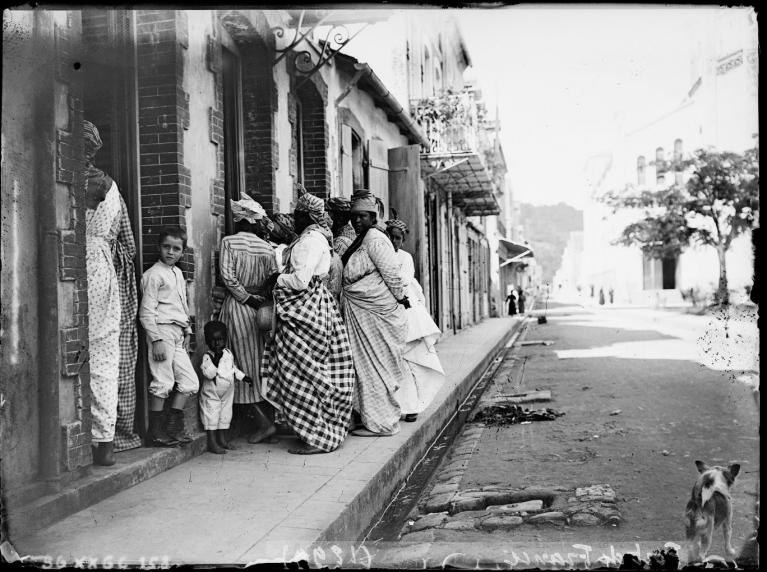 Groupe de femmes à Fort-de-France, 1899 - André Salles