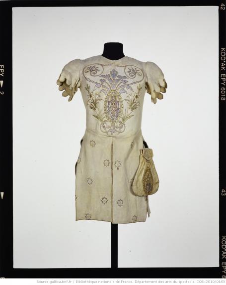 Costume porté par Sarah Bernhardt dans la pièce Jeanne d'Arc